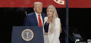 Trump Surpreende ao Comparecer ao Funeral de Charlie Kirk: O que Isso Significa?