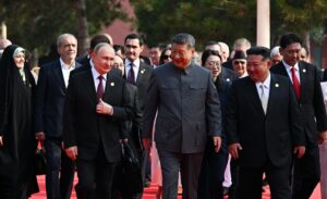 Trump Zomba do Triunvirato: Xi, Putin e Kim em Festa de Desfile!