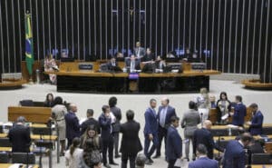 URGENTE: Câmara Aprovou o POLÊMICO Sistema Nacional de Educação!