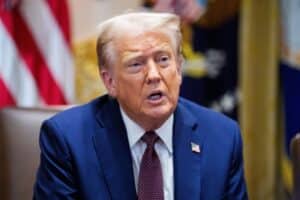 URGENTE: Trump Vence na Suprema Corte e Imigrantes em LA são Presos em Grande Escândalo!