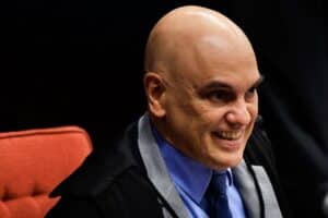 VEREDITO EXPLOSIVO À VISTA: The Guardian DESVENDANDO A VERDADE SOBRE A FIGURA CONTROVERSA DE ALEXANDRE DE MORAES!