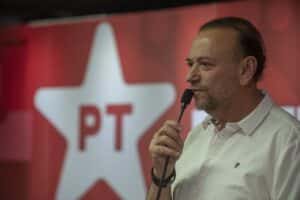 "GRITO DE DESPERTO: Edinho Silva EXIGE que a política ouça O CLAMOR das MASSAS!"