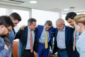 Evangélicos em Frenesi: Lula Renasce o Ânimo e Abala as Estruturas!