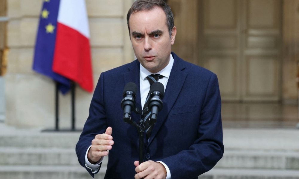 FRANÇA EM COLAPSO! Macron faz jogada desesperada e choca o país com novo governo.
