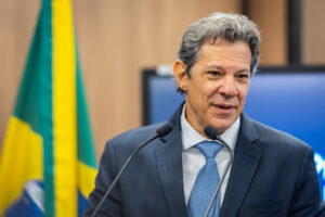 Haddad Desafia o Gigante da Educação: Vagas Universitárias para Escolas Públicas como uma Revolução Agrária!