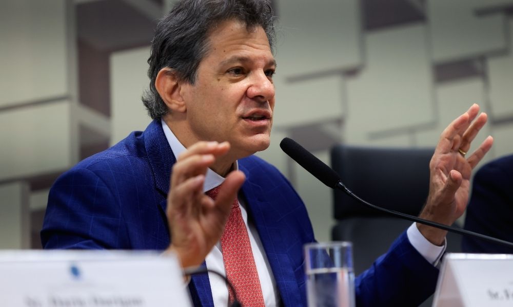 Haddad Revela Alerta em Brasília: Parlamentares Oferecem Salvação para a Queda do IOF!