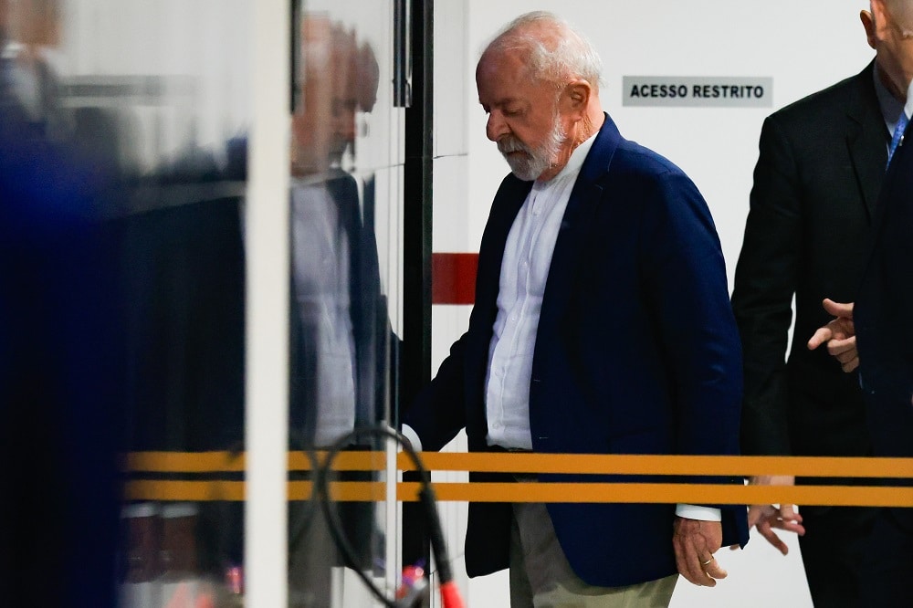 Lula Ferve: 'Pobreza de Espírito Inacreditável' na Rejeição dos Impostos!