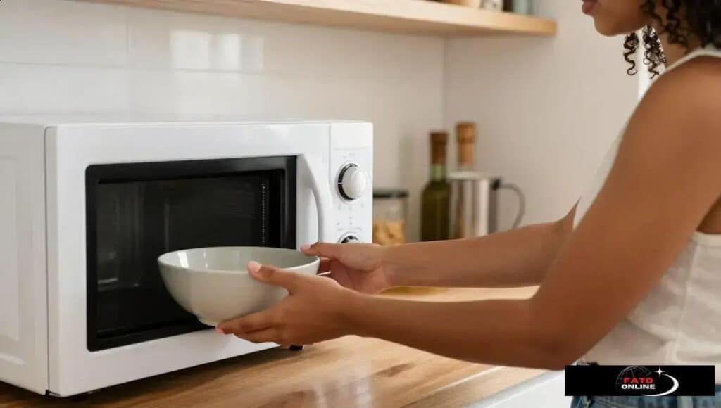 Por que alimentos estalam no micro-ondas e o que isso revela sobre a comida