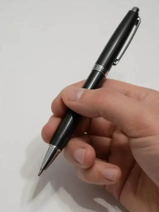 Você não vai acreditar quem inventou a caneta esferográfica!